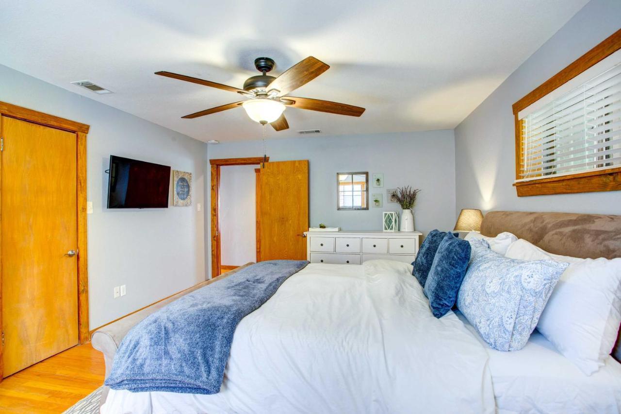 Cedar Creek Lakefront Vacation Rental With Pool Gun Barrel City Zewnętrze zdjęcie