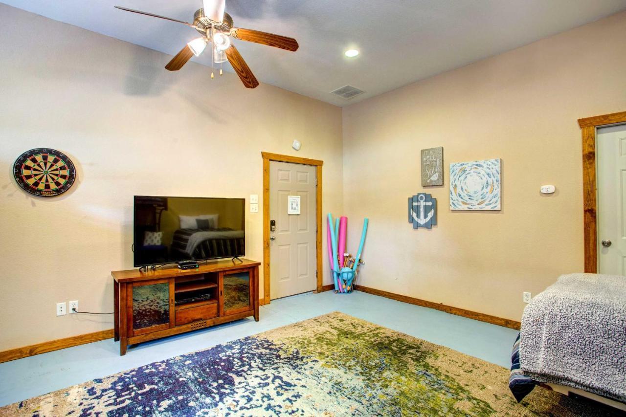 Cedar Creek Lakefront Vacation Rental With Pool Gun Barrel City Zewnętrze zdjęcie